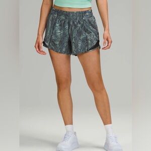 Lululemon hotty hot shorts 4” low rise